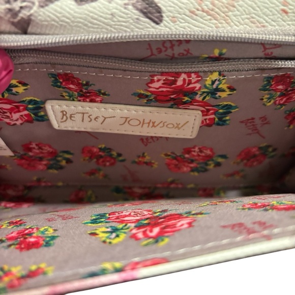 Betsey Johnson White/Gold Floral Small Crossbody Bag/Purse Adjustable Strap NWOT - Picture 6 of 7